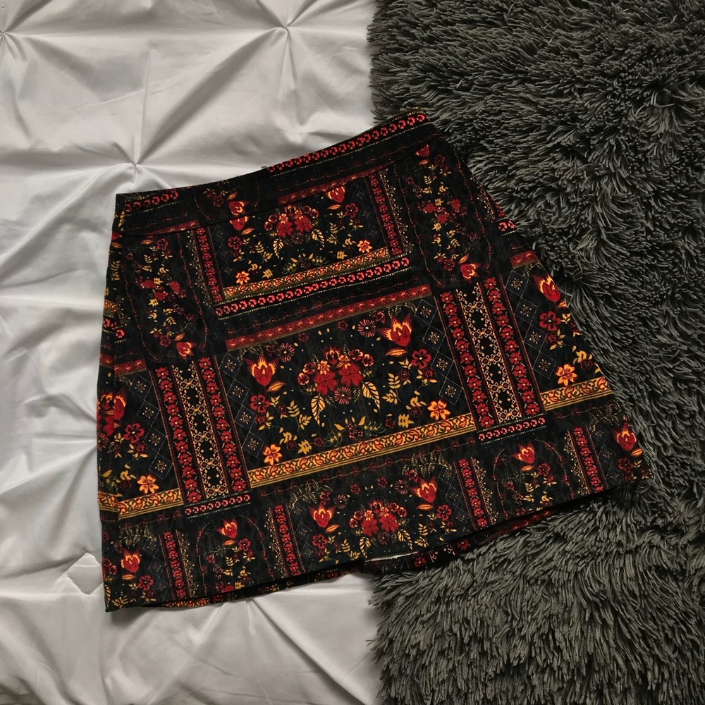 🌟H&M COACHELLA PATTERN SKIRT BRAND NEW🌟 🎊HP🎊 - Picture 2 of 5